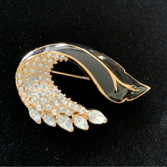 VINTAGE Crown Trifari Brooch - Picture 2 of 12